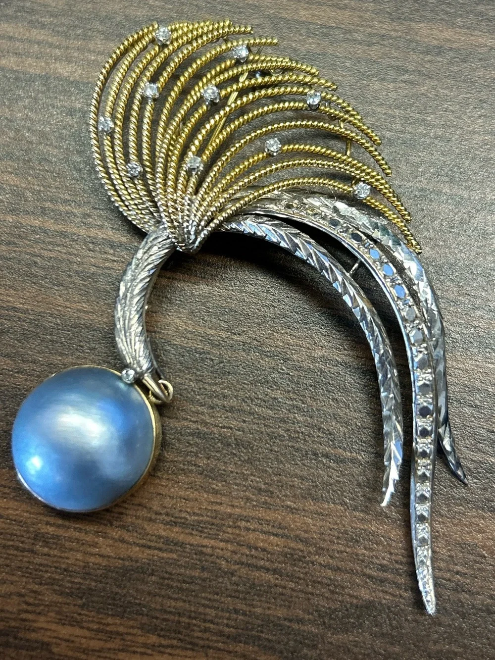 Vintage 14k yellow & white gold diamonds bird 16mm blue mabe Pearl Drop Brooch